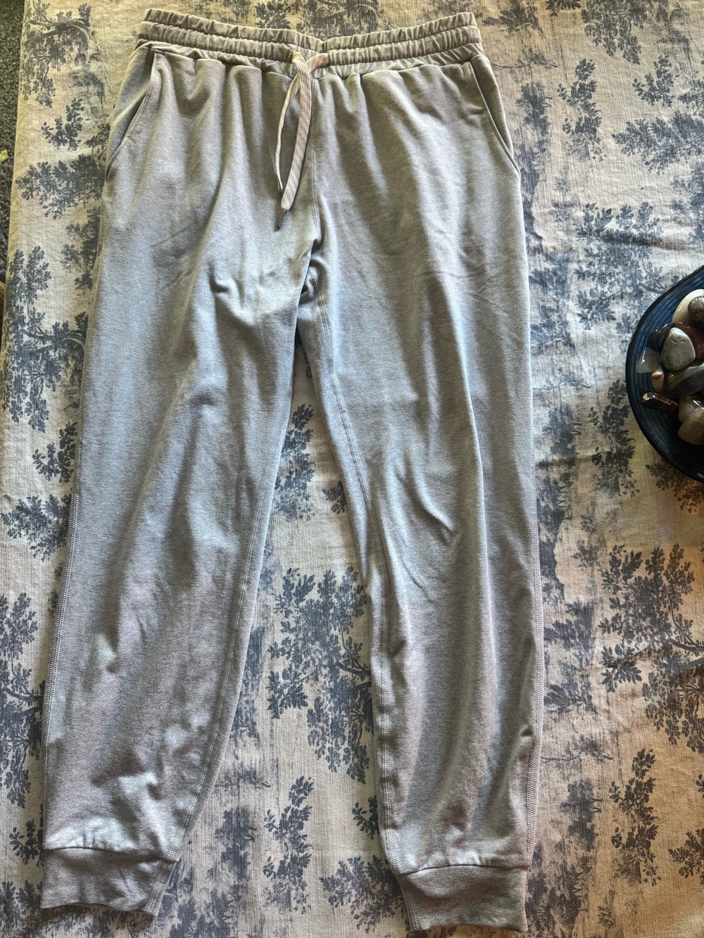 Vuori Heather Gray Drawstring Joggers